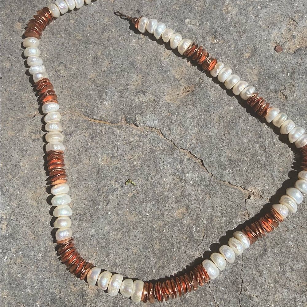 Gorgeous pearl and copper Strand